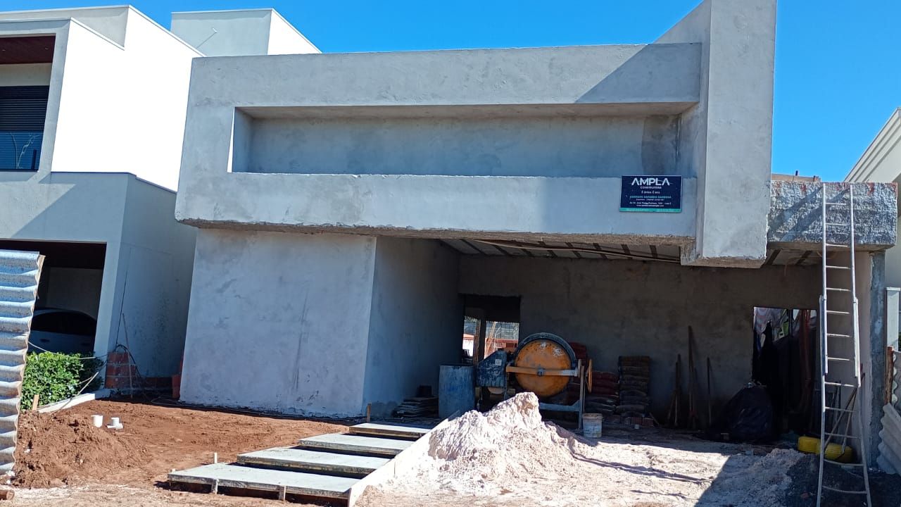 Fachada da casa em construção, vista frontal